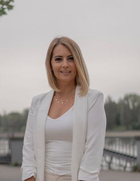 Elvira Reim — Ihre Immobilienexpertin RS Immobilien Troisdorf